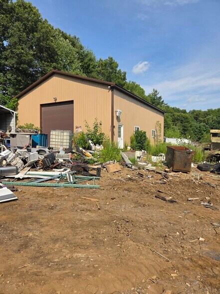 18 Stafford Street Ext, Stafford Springs, CT à vendre - Photo principale – Image 2 sur 7