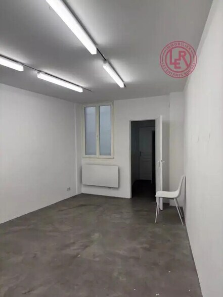 Local commercial dans Paris à louer - Photo de l’immeuble – Image 2 sur 4