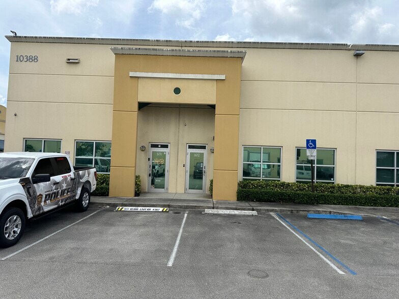 10388 State Road 84, Davie, FL à louer - Photo de l’immeuble – Image 2 sur 18