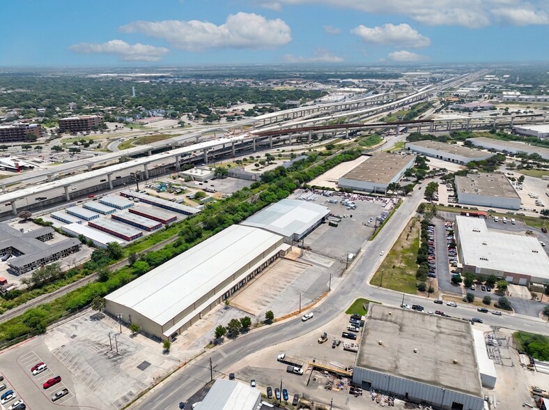 9610 Ball St, San Antonio, TX à louer - Photo de l’immeuble – Image 2 sur 5