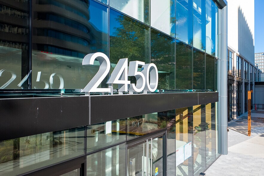 2450 Crystal Dr, Arlington, VA à louer - Photo de l’immeuble – Image 3 sur 14