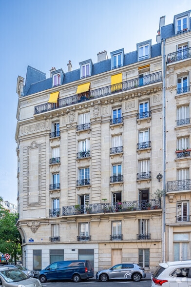 19 Boulevard Saint-Marcel, Paris à vendre - Photo de l’immeuble – Image 2 sur 2