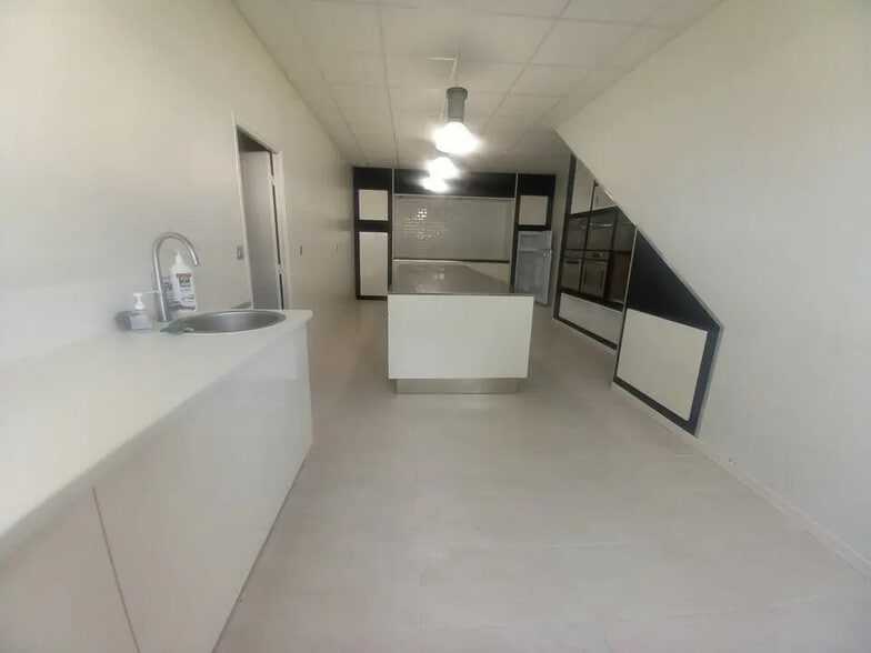 Local d’activités dans Cormelles-le-Royal à louer - Photo intérieure – Image 3 sur 8