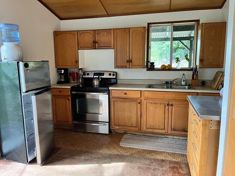 82-5674 Kahau Pl, Captain Cook, HI à louer - Photo de l’immeuble – Image 3 sur 13