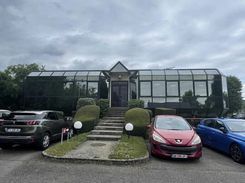 Bureau dans Franqueville-Saint-Pierre à louer - Photo de l’immeuble – Image 1 sur 15