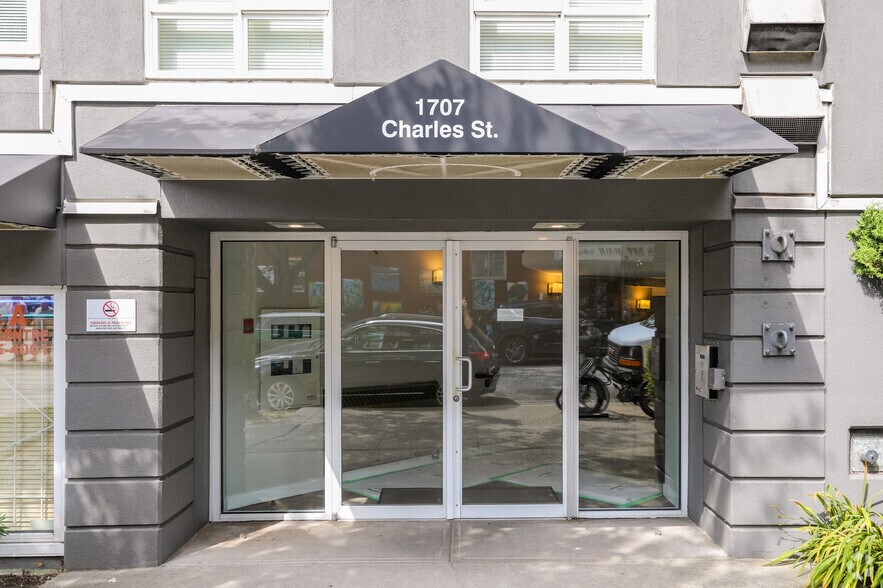 1707 Charles St, Vancouver, BC à vendre - Photo de l’immeuble – Image 3 sur 8