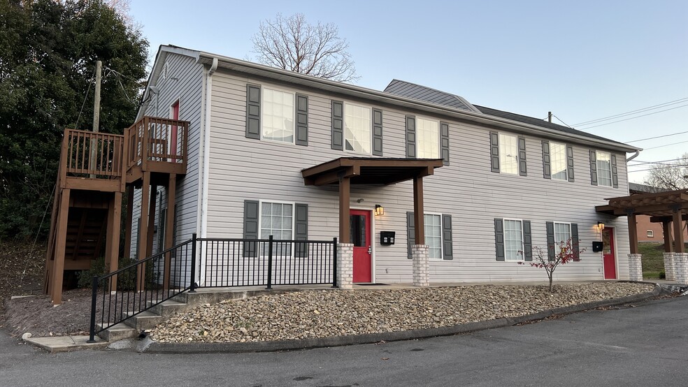 116 W 3rd St, Gastonia, NC à louer - Photo de l’immeuble – Image 1 sur 18
