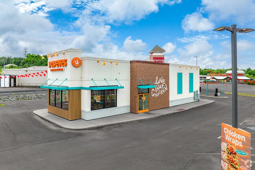 240 State Route 104, Oswego, NY à louer - Photo principale – Image 1 sur 5