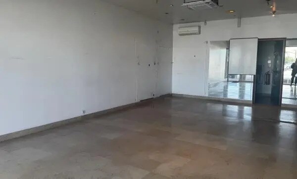 Local commercial dans Elne à louer - Photo intérieure – Image 2 sur 2