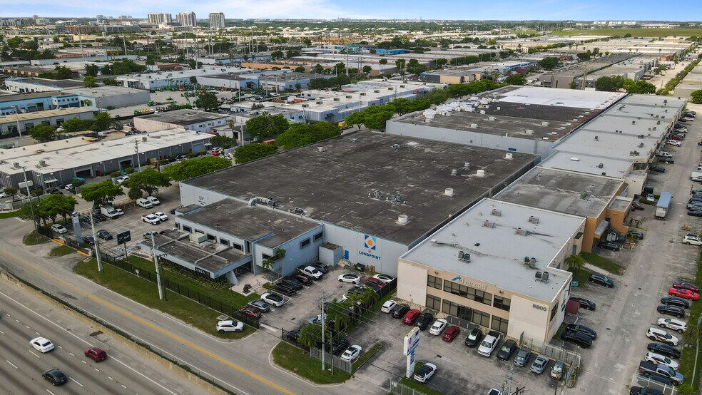 7801-7821 NW 67th St, Miami, FL à louer - Photo de l’immeuble – Image 1 sur 14