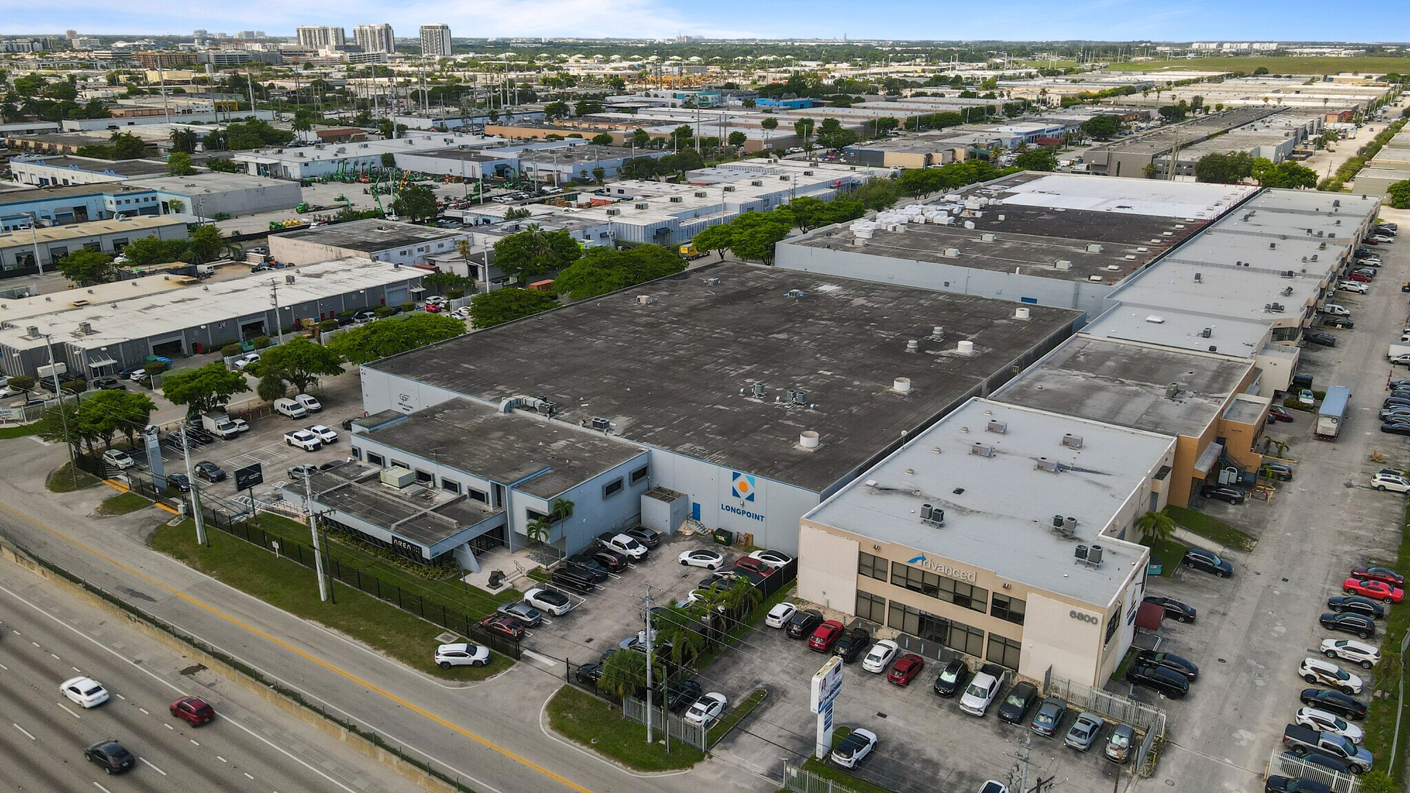7801-7821 NW 67th St, Miami, FL à louer Photo de l’immeuble– Image 1 sur 15
