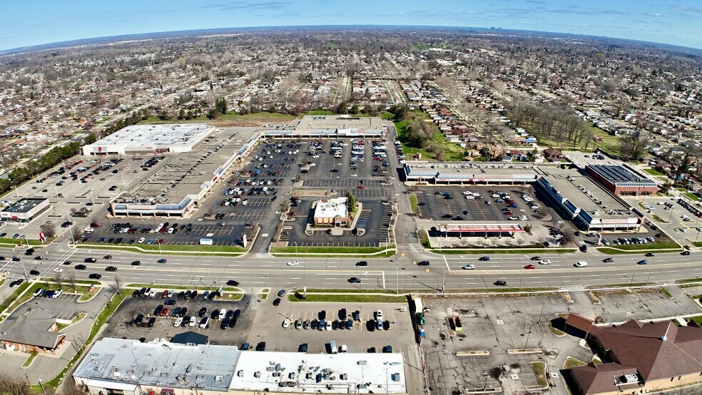 26300-26650 Ford Rd, Dearborn Heights, MI à louer - Photo principale – Image 1 sur 8