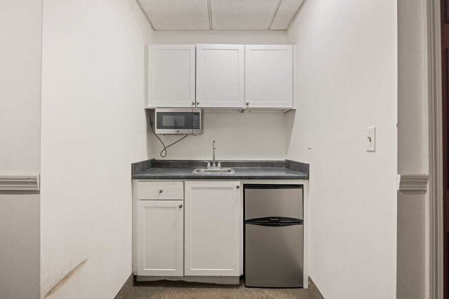 9 Meriam St, Lexington, MA à louer - Hall d’entrée – Image 3 sur 6