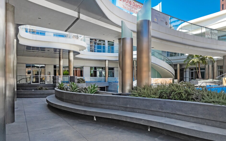 11819 Wilshire Blvd, Los Angeles, CA à louer - Photo de l’immeuble – Image 3 sur 17