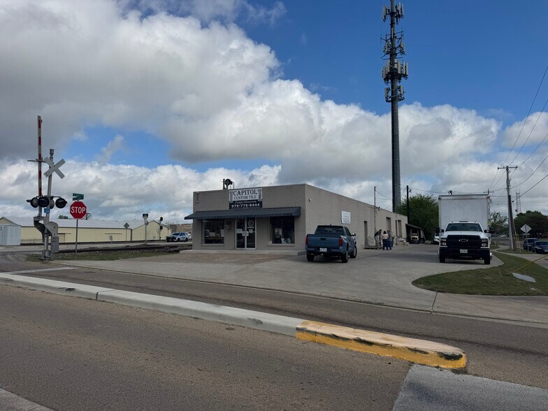100 E 32nd St, Bryan, TX à louer - Photo principale – Image 1 sur 15
