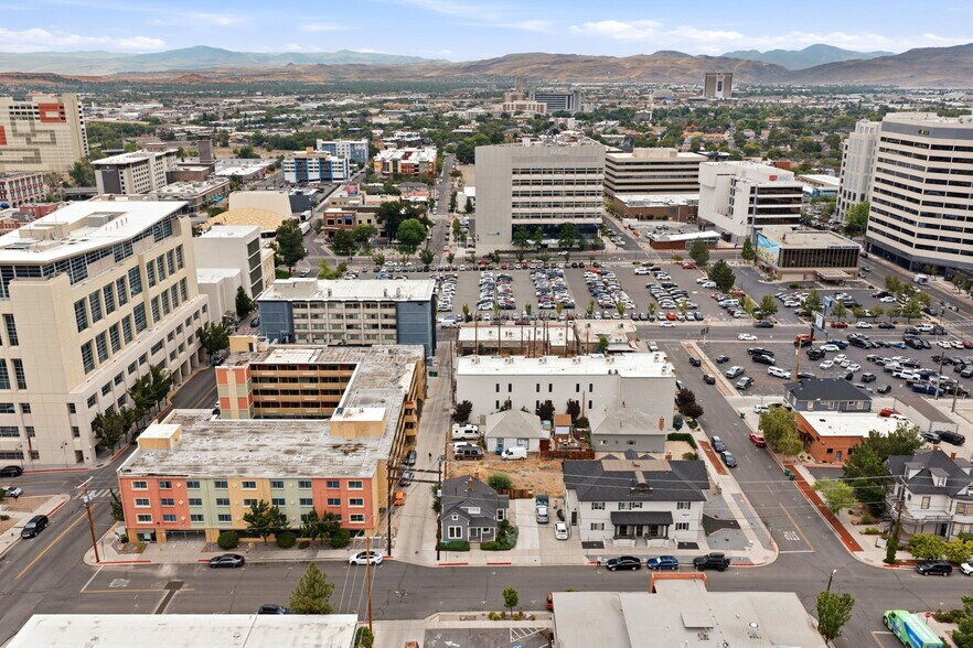 226 Hill St, Reno, NV à louer - Photo de l’immeuble – Image 2 sur 2
