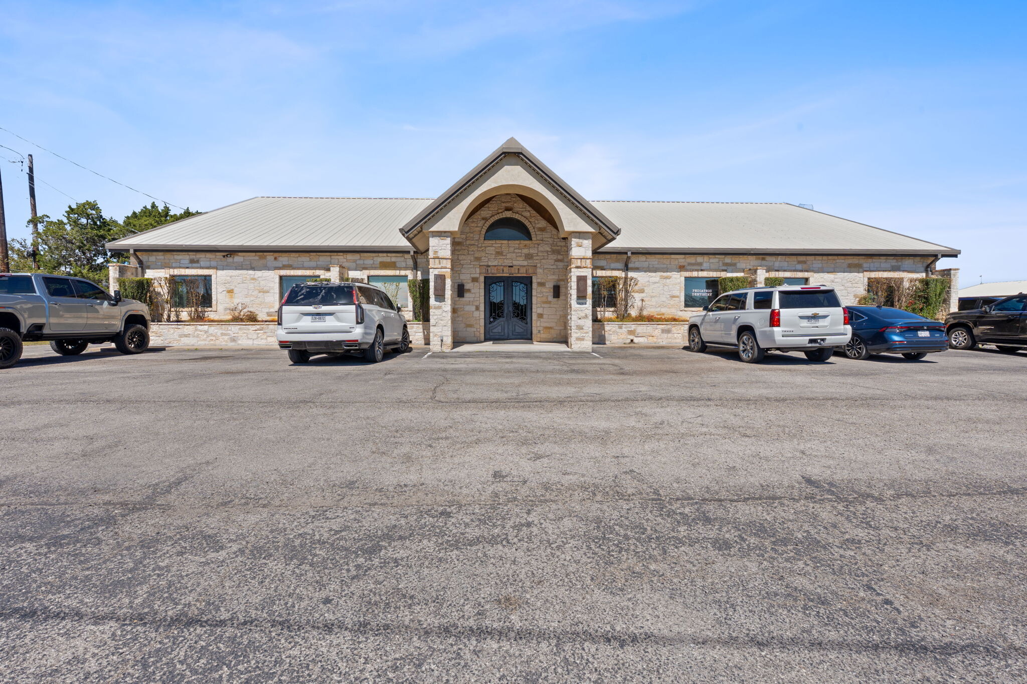 20808 State Highway 71 W, Spicewood, TX à louer Photo de l’immeuble– Image 1 sur 8