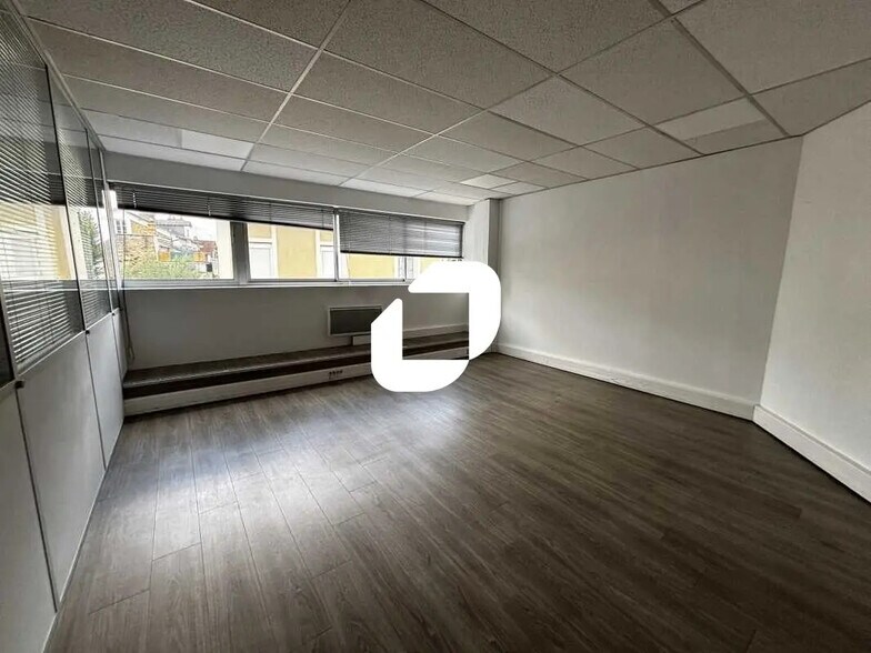 Bureau dans Corbeil-Essonnes à louer - Photo intérieure – Image 3 sur 6