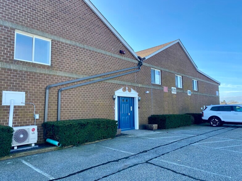 1676 E Main Rd, Portsmouth, RI à louer - Photo de l’immeuble – Image 3 sur 4