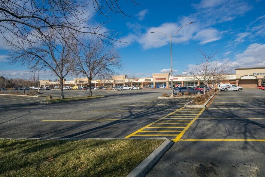 5010-5330 W Overland Rd, Boise, ID à louer - Photo de l’immeuble – Image 2 sur 8