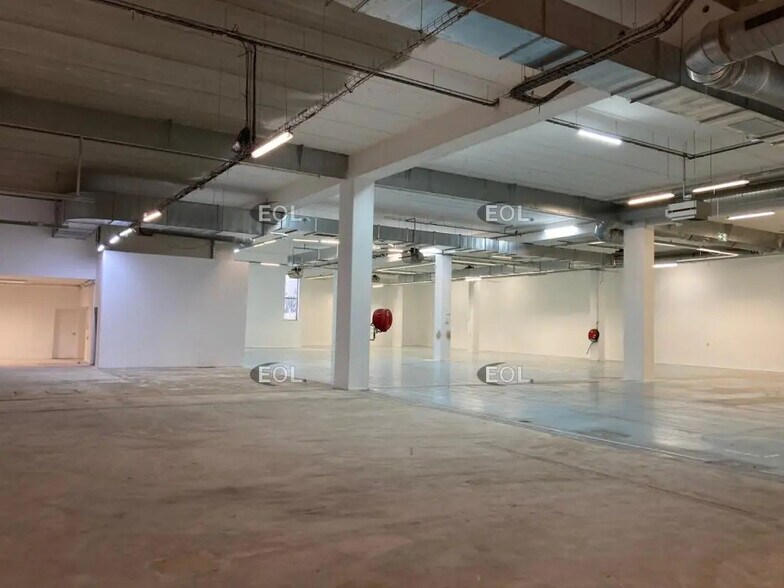 Local d’activités dans Ivry-sur-Seine à louer - Photo de l’immeuble – Image 3 sur 15