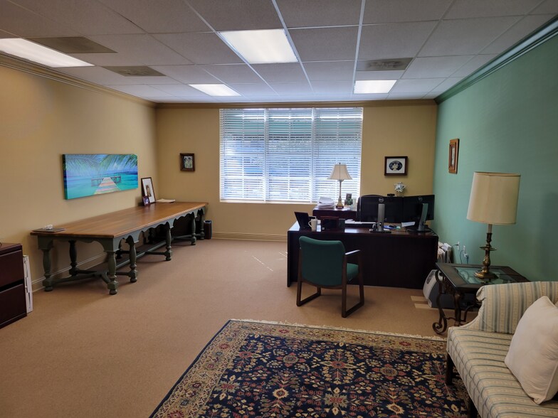 2745 E Oakland Park Blvd, Fort Lauderdale, FL à vendre - Photo de l’immeuble – Image 3 sur 21