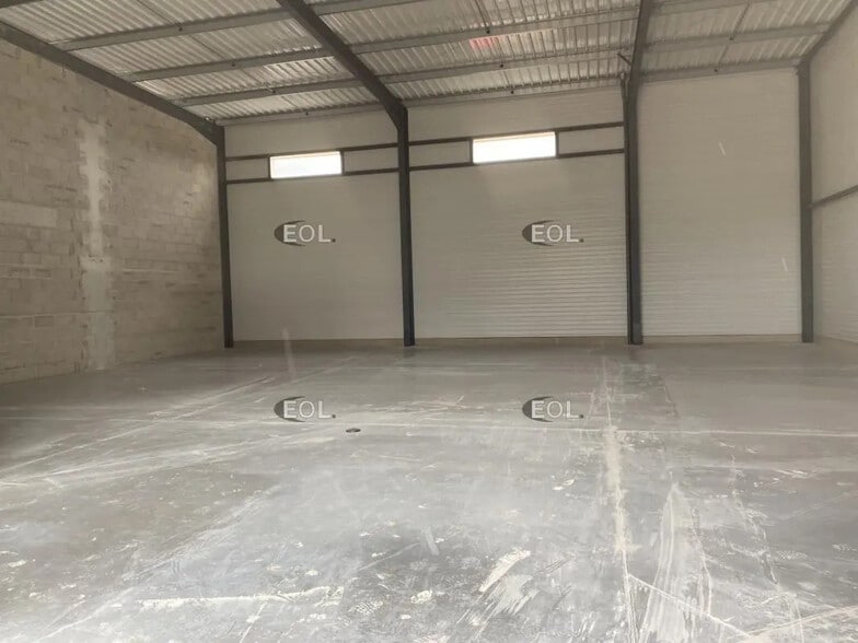 20 Avenue Des Frères Montgolfier, Chassieu à louer - Photo de l’immeuble – Image 2 sur 9