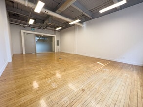 219 Dufferin St, Toronto, ON à louer Photo de l’immeuble– Image 2 sur 3