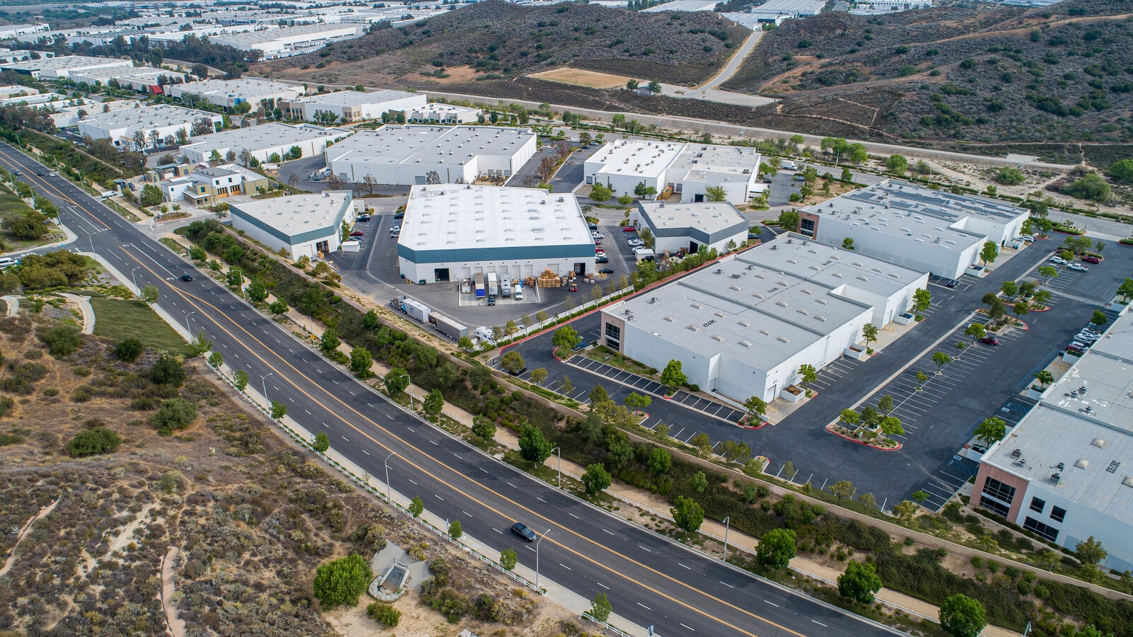 28715-28727 W Industry Dr, Valencia, CA 91355 - Lot 28727 -  - Photo intérieure - Image 1 of 8