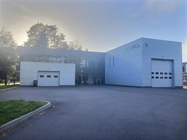Plus de détails pour Local d’activités à vendre