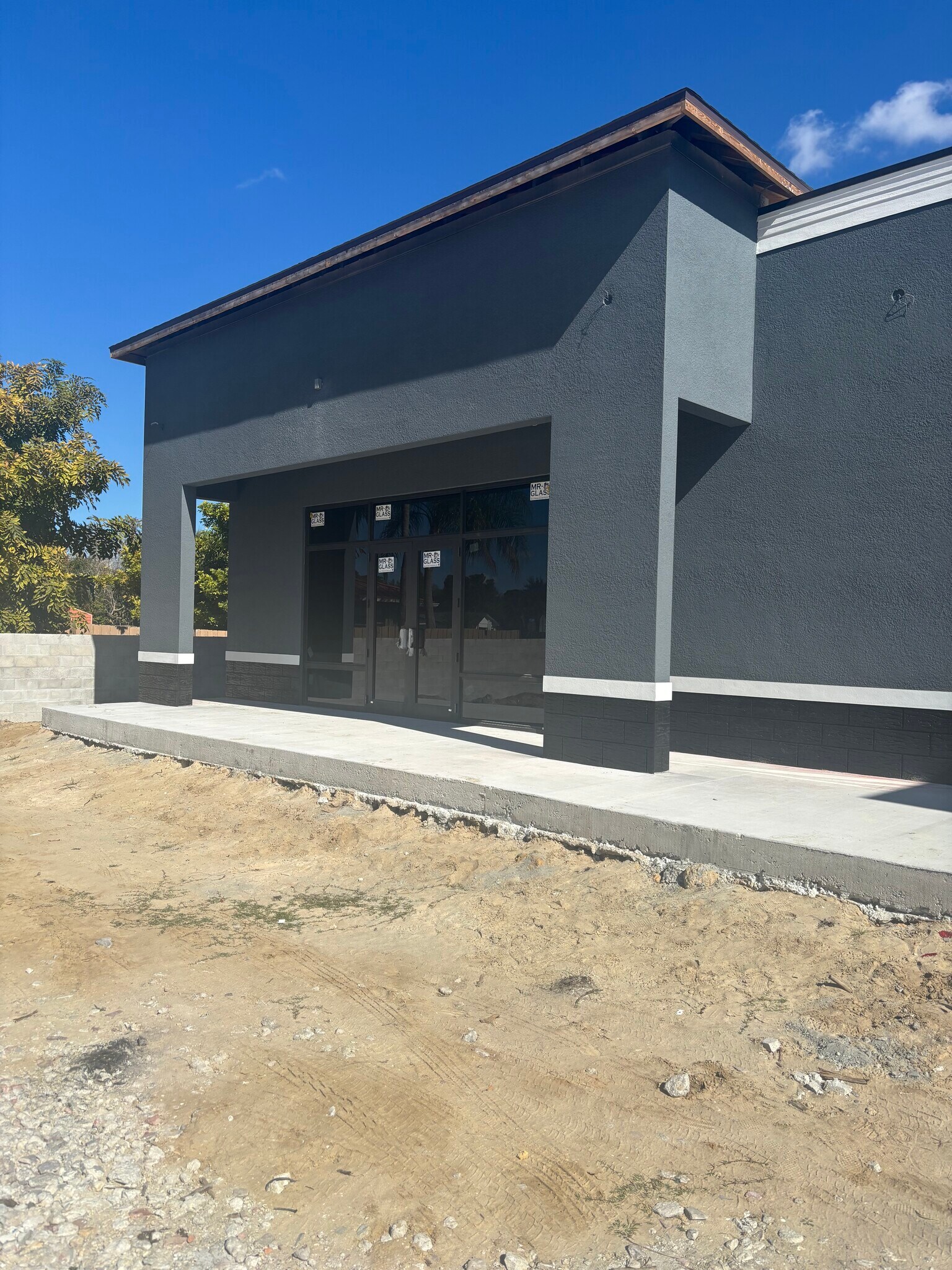 102 Lee Blvd, Lehigh Acres, FL à louer Photo principale– Image 1 sur 4