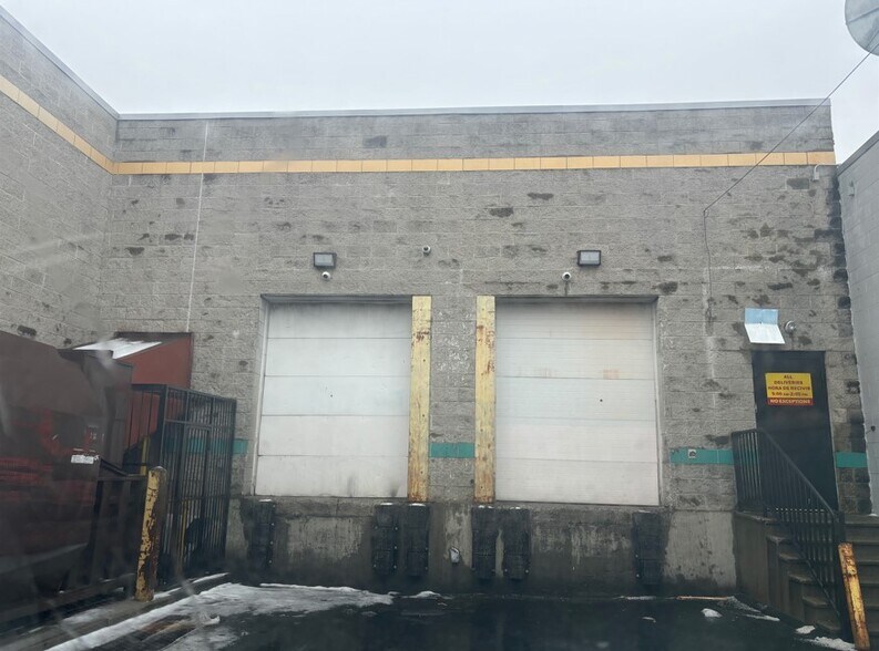 1060 E Main St, Bridgeport, CT à louer - Photo de l’immeuble – Image 2 sur 6