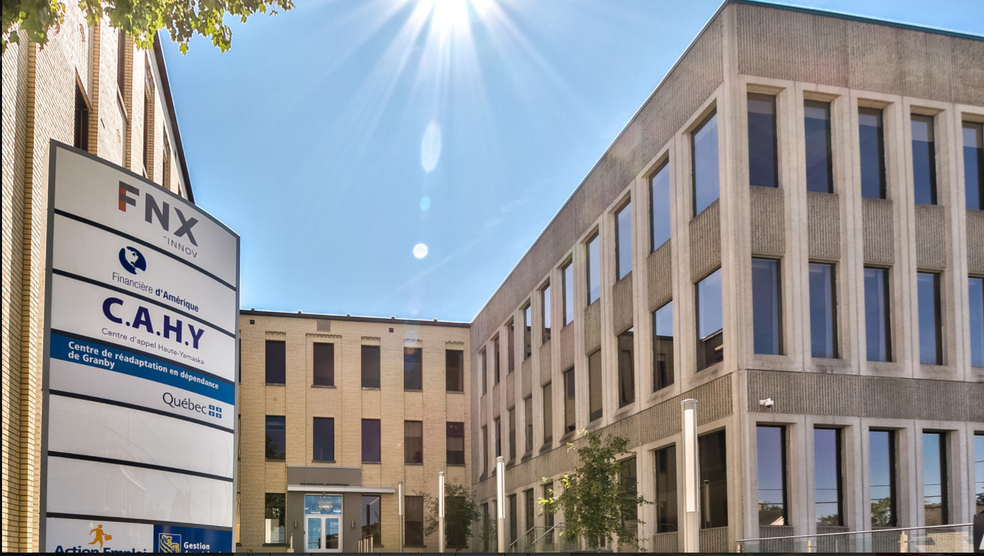 25-39 Rue Dufferin, Granby, QC à louer - Photo principale – Image 1 sur 2