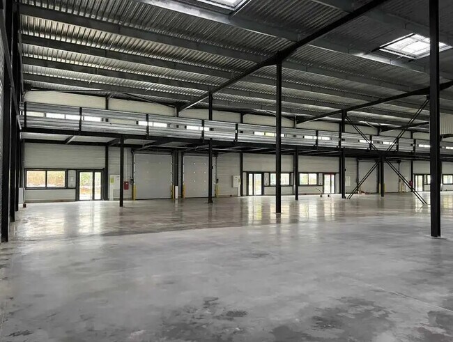 Plus de détails pour Industriel/Logistique à louer