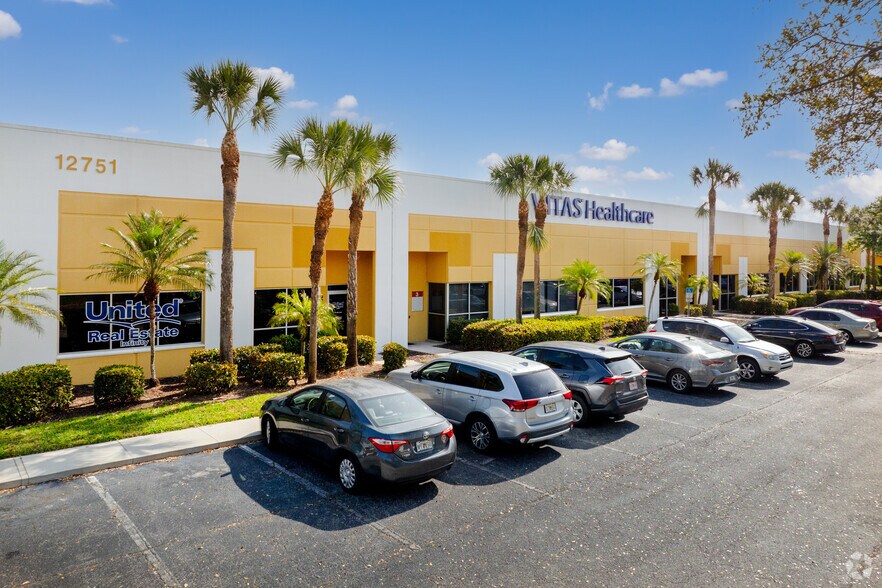 12751 Westlinks Dr, Fort Myers, FL à louer - Photo de l’immeuble – Image 2 sur 7