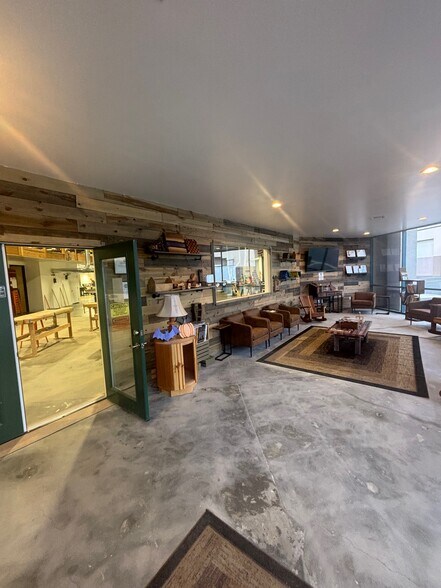 3305-3311 Grande Vista Dr, Newbury Park, CA à vendre - Photo de l’immeuble – Image 3 sur 26