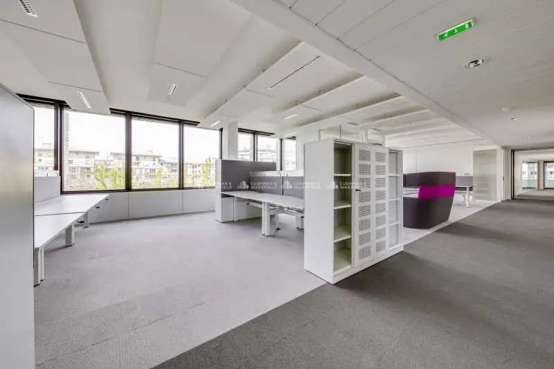 18-20 Rue Des Deux Gares, Rueil-Malmaison à louer - Photo de l’immeuble – Image 2 sur 16