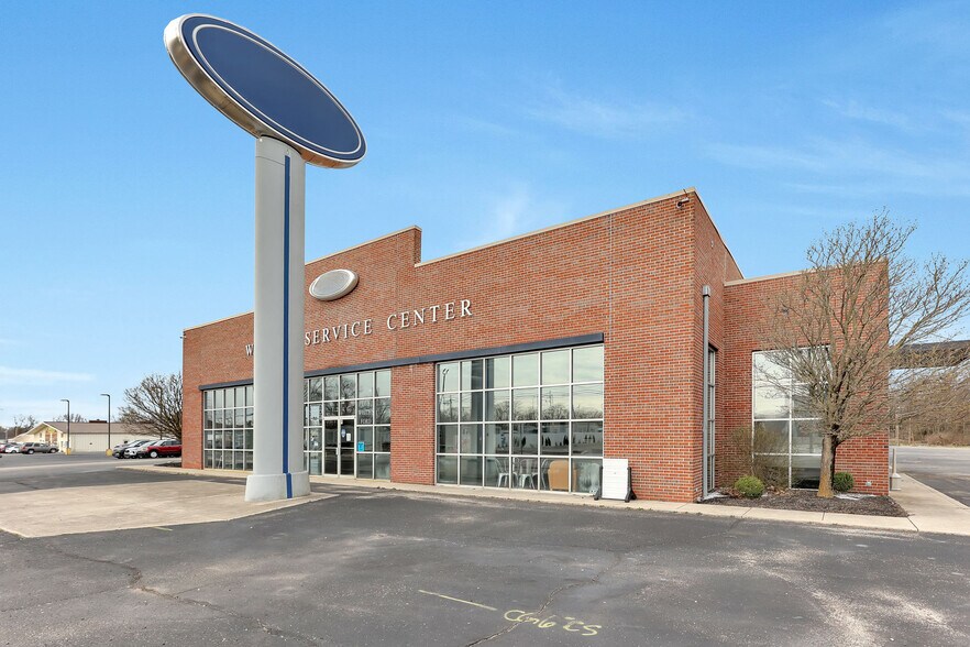 1246 N Main St, Urbana, OH à vendre - Photo principale – Image 1 sur 12