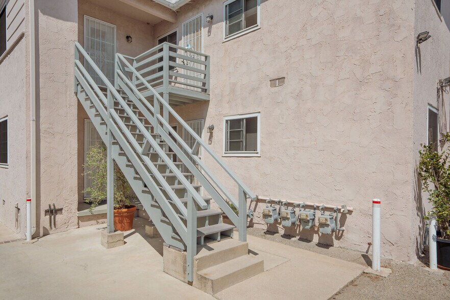 5734 Morley St, Los Angeles, CA à vendre - Photo de l’immeuble – Image 3 sur 9