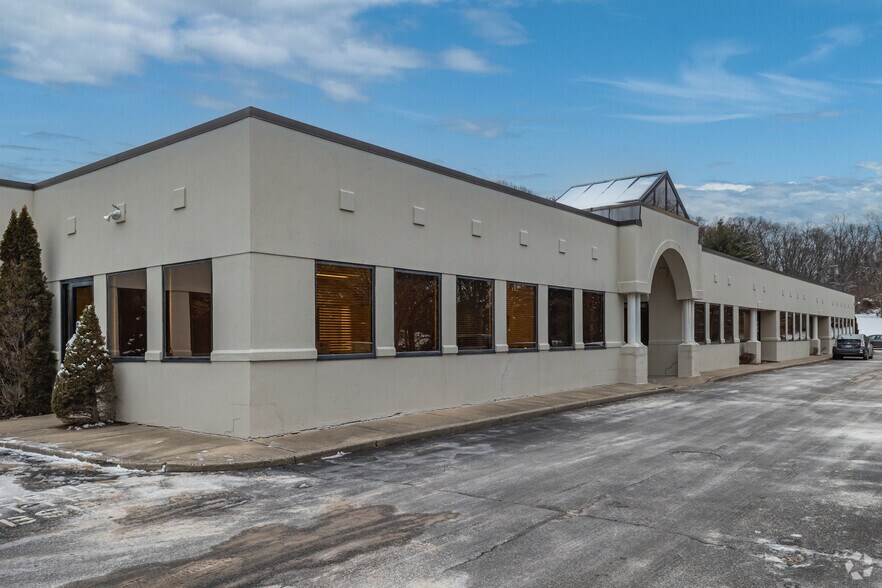 201 Moreland Rd, Hauppauge, NY à louer - Photo principale – Image 1 sur 14