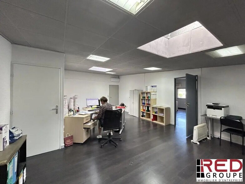 Bureau dans Venelles à louer - Photo de l’immeuble – Image 3 sur 4