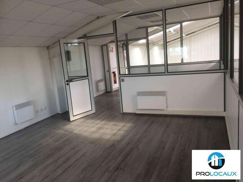 Local d’activités dans Compiègne à louer - Photo de l’immeuble – Image 3 sur 3