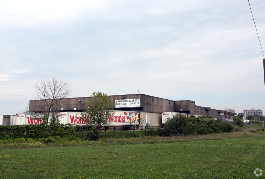 190 Goodrich Dr, Kitchener, ON à vendre - Photo principale – Image 2 sur 5