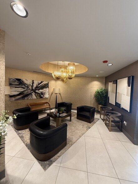 4310 Roswell Rd NE, Atlanta, GA à louer - Hall d’entrée – Image 3 sur 17