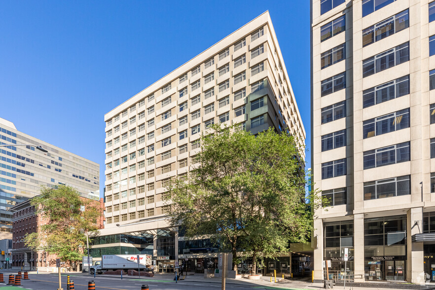 161 Laurier Ave W, Ottawa, ON à louer - Photo de l’immeuble – Image 2 sur 2