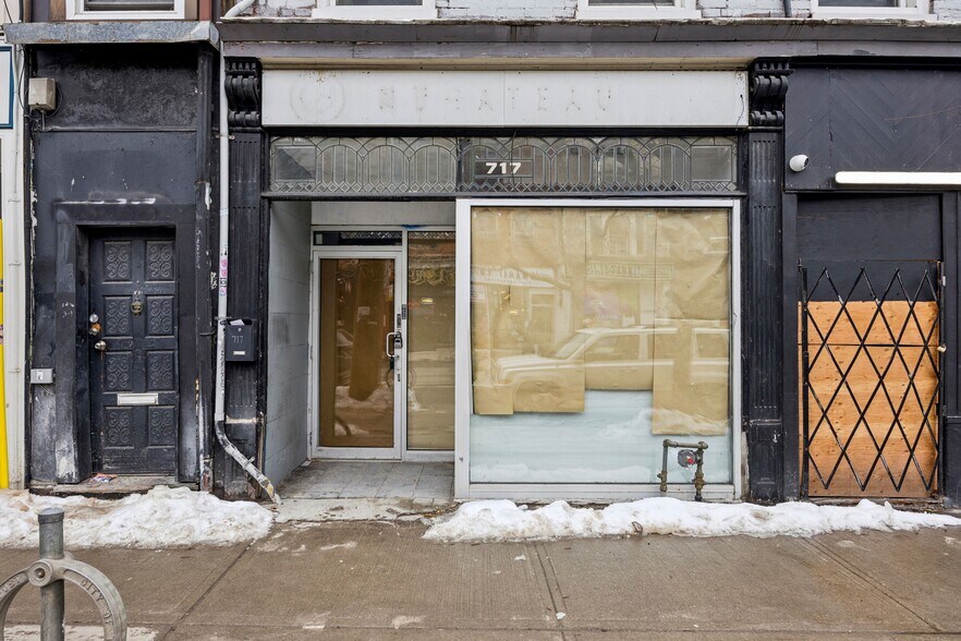 717-719 Queen St W, Toronto, ON à vendre - Photo de l’immeuble – Image 2 sur 10