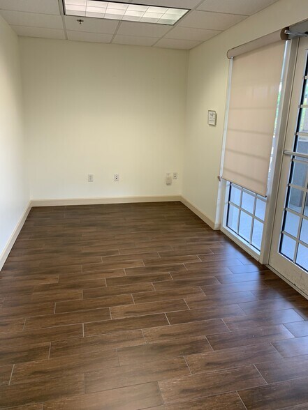 2201-2225 N Commerce Pky, Weston, FL à louer - Photo intérieure – Image 3 sur 10