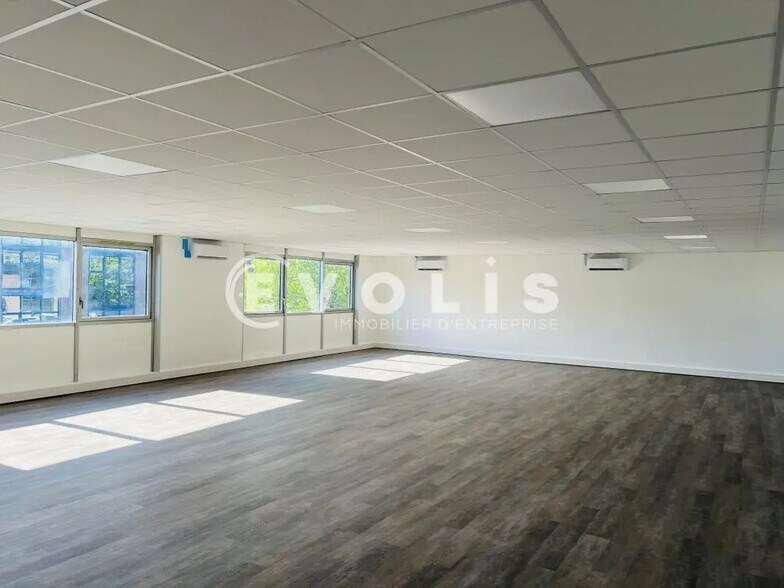 3-7 Avenue Des Frères Lumières, Villiers-sur-Marne à louer - Photo de l’immeuble – Image 3 sur 9