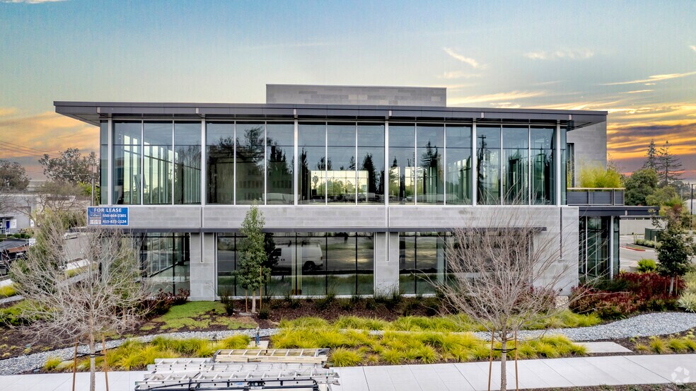 1075 Terra Bella Ave, Mountain View, CA à louer - Photo de l’immeuble – Image 3 sur 13
