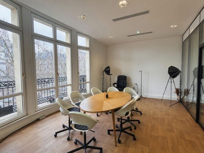 Plus de détails pour Avenue Des Champs Elysées, Paris - Bureau à louer